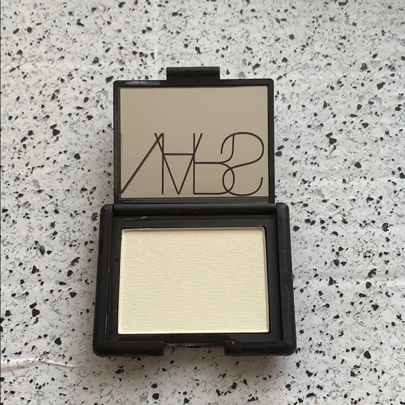 NEW/NWOB NARS Albatross Highlighting Blush - Picture 3 of 8